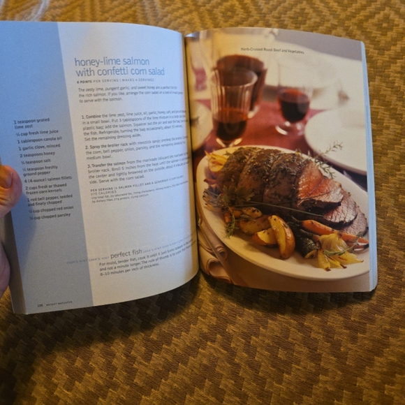 Weight Watchers Simply Delicious 8pts or less cookbook - Picture 4 of 5